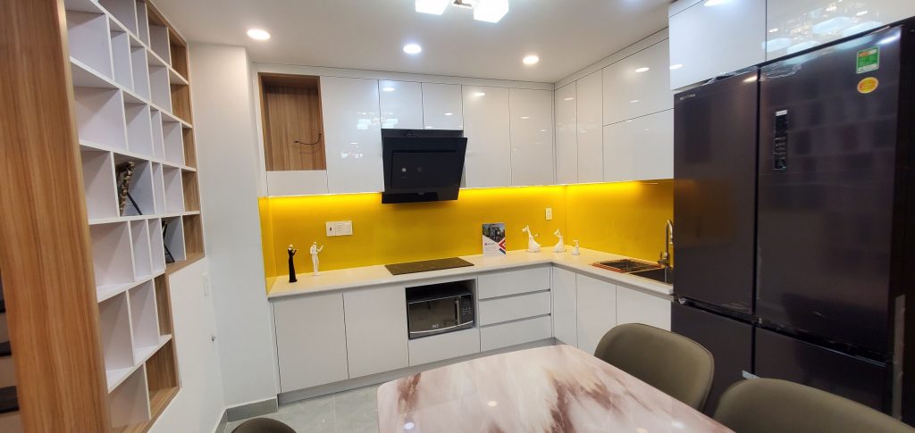 Tủ bếp với lớp phủ Acrylic 