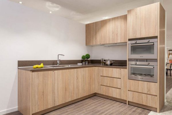 thiết kế tủ bếp đẹp, sang trọng với chất liệu gỗ công nghiệp