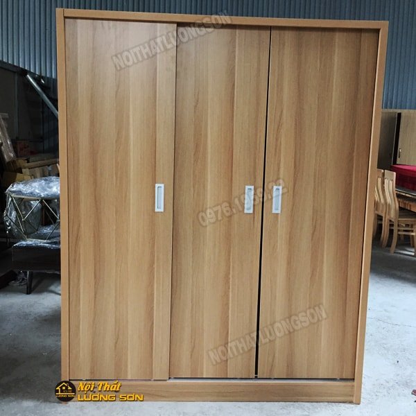 Tủ cửa lùa màu vàng nhạt được lắp đặt tại Nội thất Lương Sơn