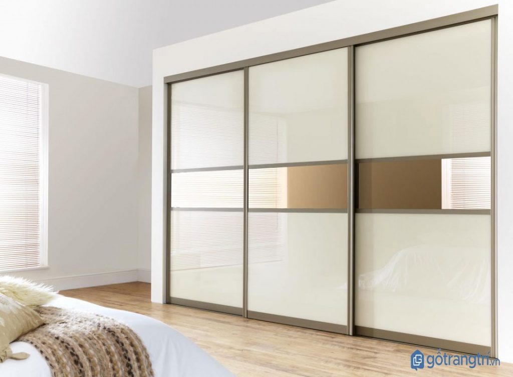 Tủ quần áo hiện đại âm tường kết hợp cửa lùa xua tan nỗi lo phòng ngủ nhỏ. (Ảnh: internet)