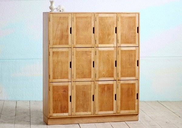 Tủ locker bằng gỗ có thiết kế khá sang trọng, hút mắt
