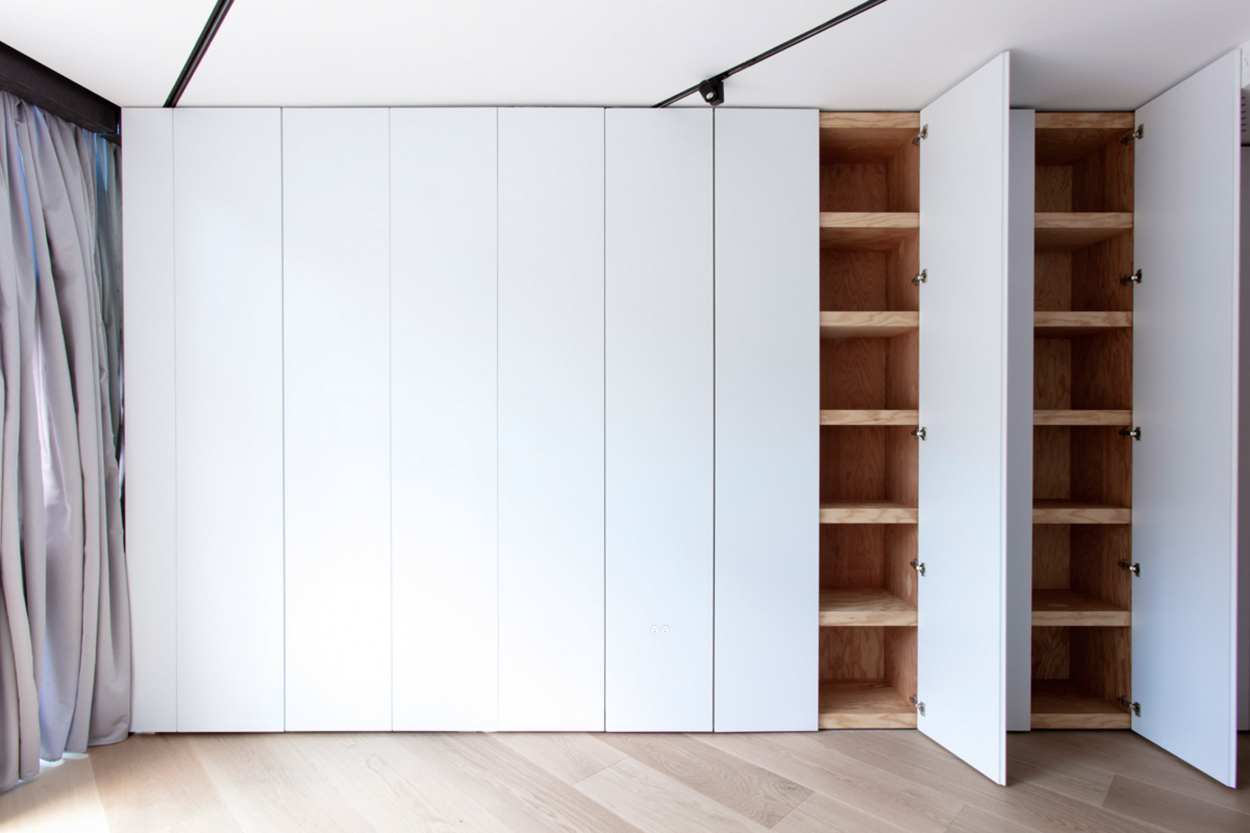 collectors-apartment-mos-architects_dezeen_2364_col_4