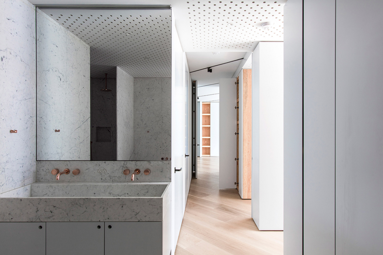 collectors-apartment-mos-architects_dezeen_2364_col_8