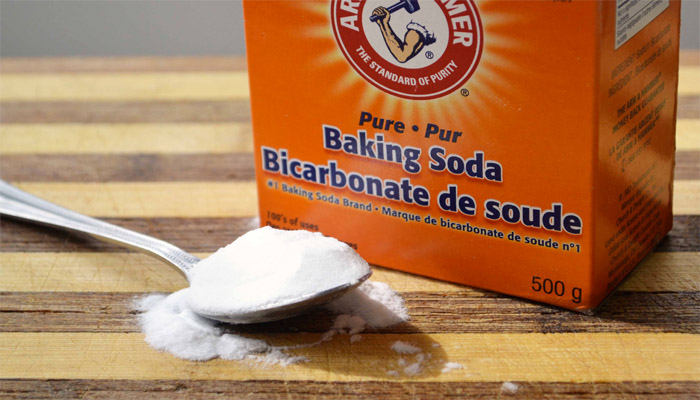 Sử dụng baking soda là một mẹo để tiêu diệt nấm mốc.