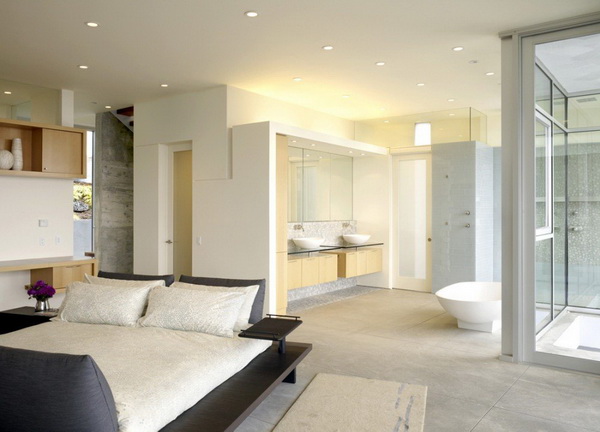 Thiết kế nội thất giường tủ khách sạn trong phòng ngủ suite tràn ngập ánh sáng và thậm chí có cả một bồn tắm nằm đẳng cấp dành cho khách hàng.