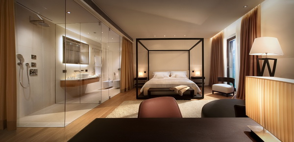 Phòng ngủ suite với một phòng tắm rộng lớn đẳng cấp thiết kế hiện đại giống như phòng ngủ của một biệt thự cỡ lớn vậy.