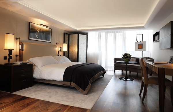 Nội thất giường tủ khách sạn Connaught, London với đường nét thiết kế cao cấp của đất nước Anh.